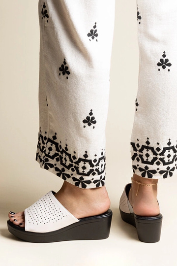 Weiße durchbrochene... 2