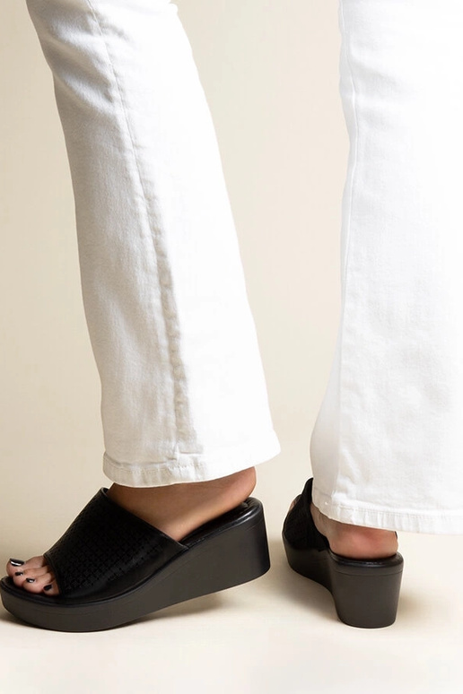 Schwarze durchbrochene...