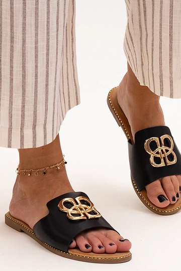 Schwarze Flip-Flops mit Perkin-Schnalle verziert 2