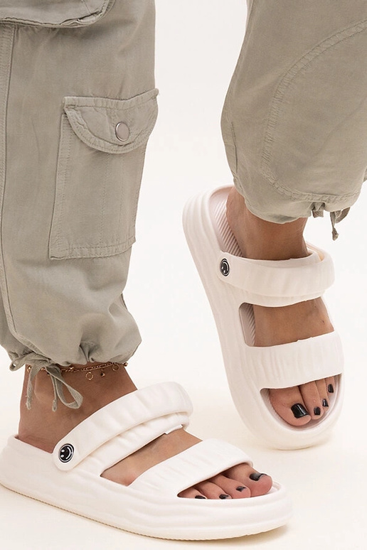 Coreia weiße Schaum-Sandalen mit Raffung