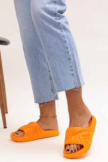 Orangefarbene Flip-Flops aus Cunta-Schaum