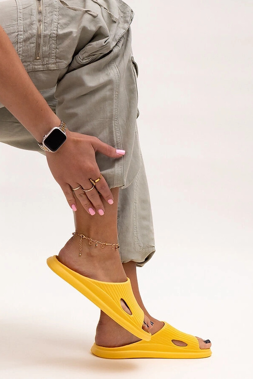 Gelbe Hausschuhe aus Myrtile-Schaum