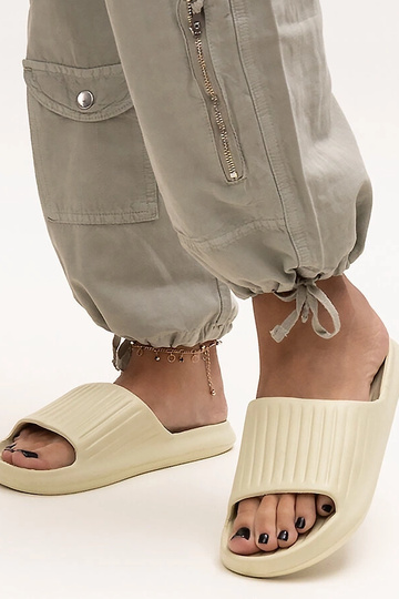 Flip-Flops aus Schaumstoff in Gilly-Grün