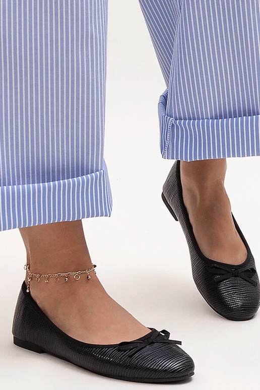 Schwarze Ballerinas mit Schleife und... Schwarze Ballerinas mit Schleife und...