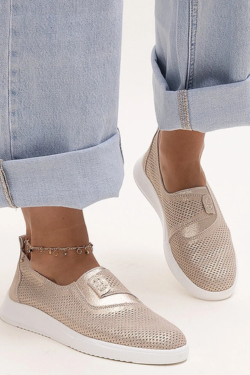 Ethels – Goldene Sneakers... 2