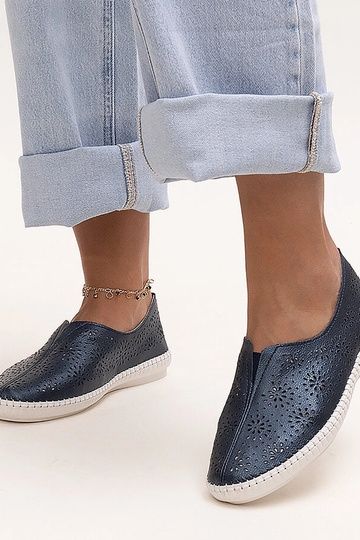 Marineblaue Schuhe aus...