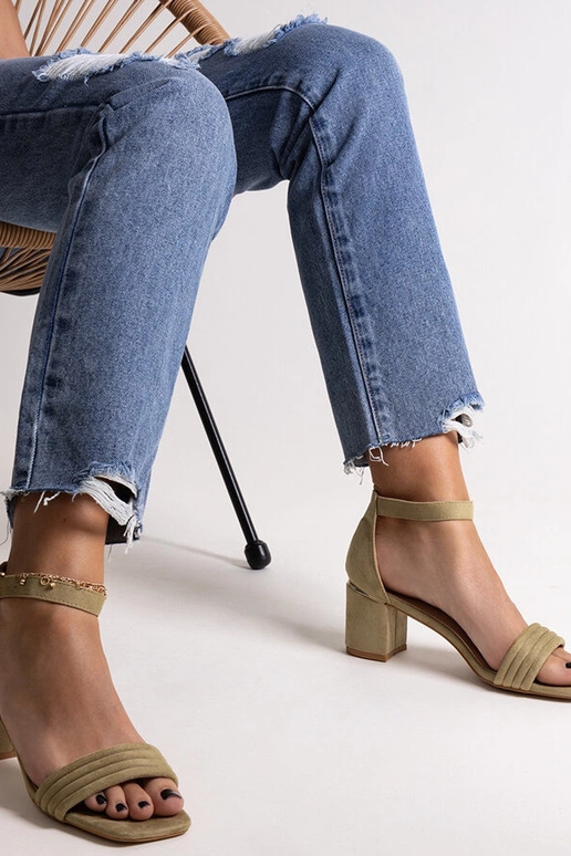 Grüne Johara-Sandalen mit niedrigem... Grüne Johara-Sandalen mit niedrigem...