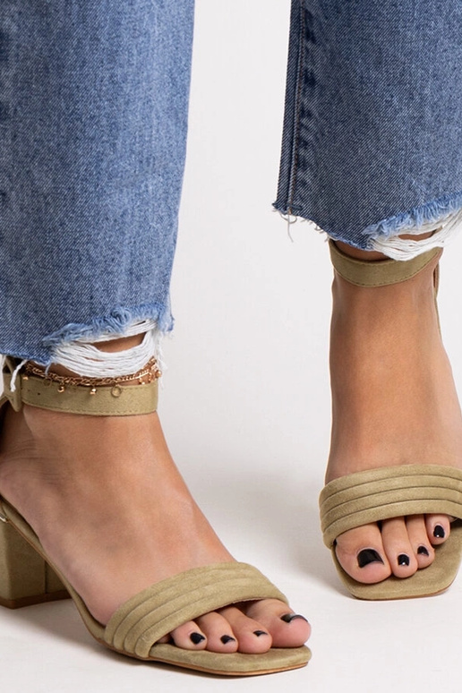 Grüne Johara-Sandalen mit niedrigem... Grüne Johara-Sandalen mit niedrigem...