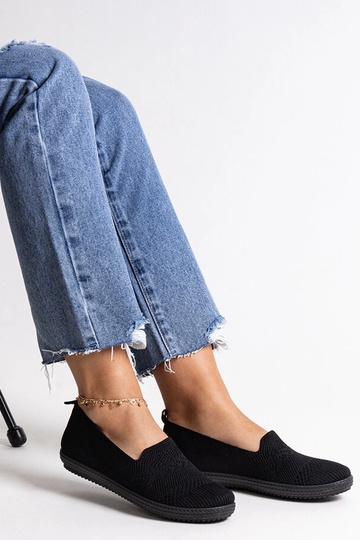 Shadhi – Schwarze Slip-On-Sneaker aus Stoff