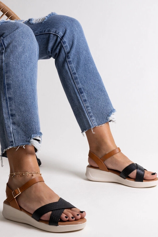 Schwarze und braune Hakima-Sandalen... Schwarze und braune Hakima-Sandalen...