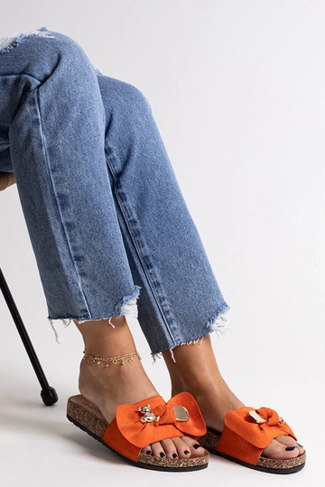Orange Flip-Flops mit Schleife und Teddybär Segan 2