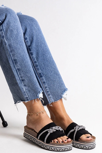 Schwarze Flip-Flops verziert mit Kamilian Zirkonen 2
