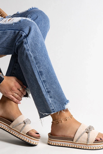 Beige Flip-Flops verziert mit Kamilian Zirkonen 2