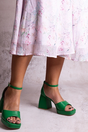 Grüne Sandalen mit... 2