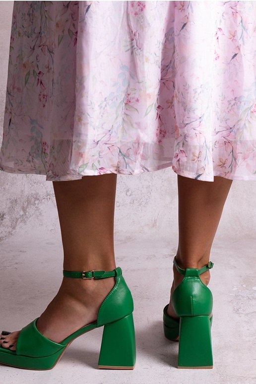 Grüne Sandalen mit Blockabsatz Vesna Grüne Sandalen mit Blockabsatz Vesna