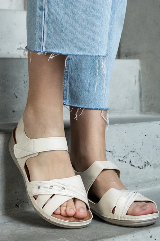 Beigefarbene Plateausandalen „Nural“ Beigefarbene Plateausandalen „Nural“