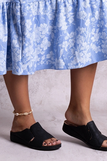 Schwarze perforierte...