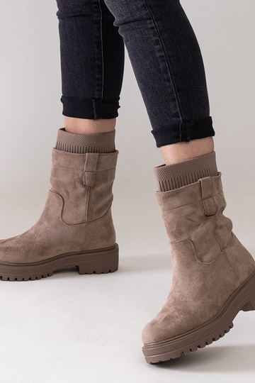 Beige Slip-On Stiefeletten...