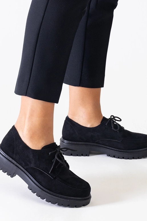 Schwarze Freizeitschuhe mit Schnürung...