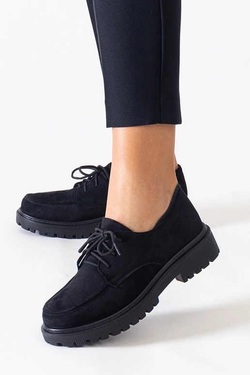 Schwarze Freizeitschuhe mit Schnürung...