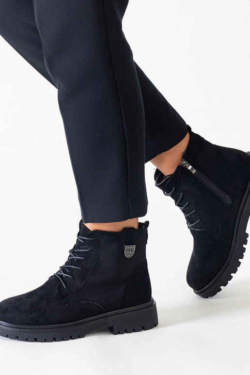 Schwarze Arbeitsstiefel aus...