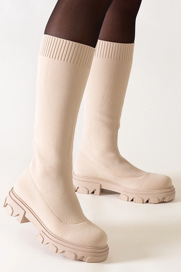 Beige Stoffstiefel auf... 2