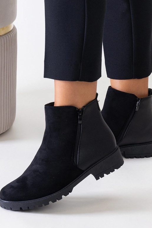 Schwarze Kunstwildleder-Pantoletten...