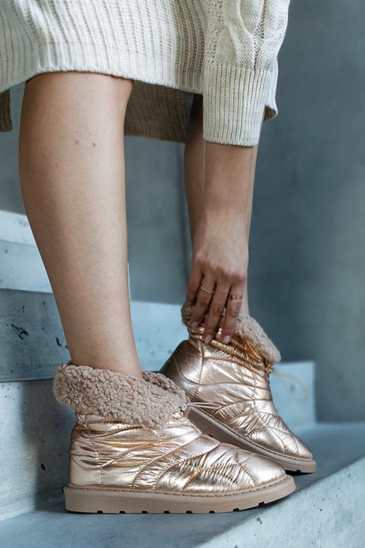 Isolierte Schneestiefel mit Stulpen... Isolierte Schneestiefel mit Stulpen...