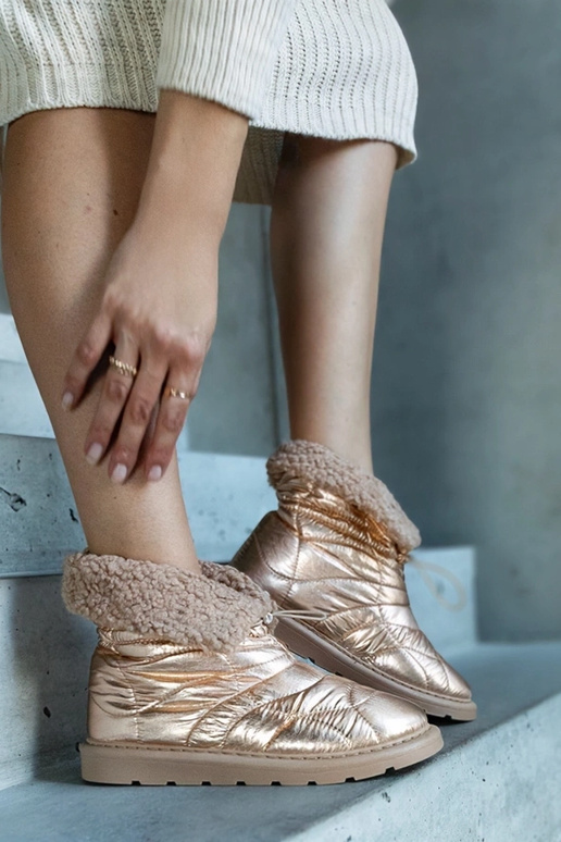 Isolierte Schneestiefel mit Stulpen... Isolierte Schneestiefel mit Stulpen...