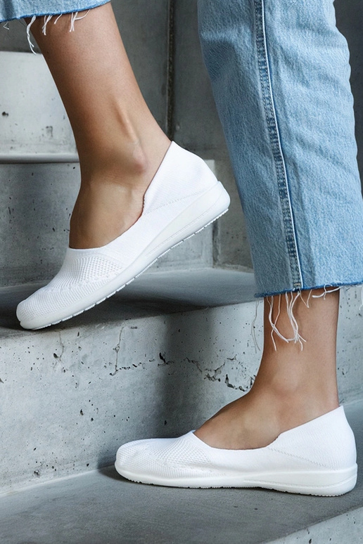 Weiße Ballerinas aus Stoff von... Weiße Ballerinas aus Stoff von...