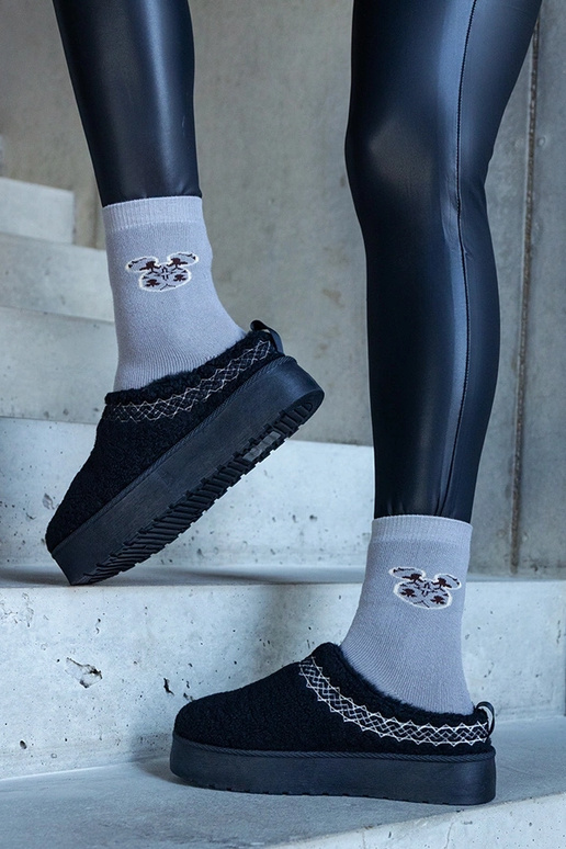 Schwarze Schneestiefel auf Plateau... Schwarze Schneestiefel auf Plateau...