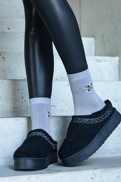 Schwarze Schneestiefel auf Plateau... Schwarze Schneestiefel auf Plateau...