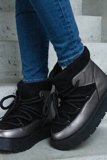 Schwarze pelzgefütterte Plateau-Schneestiefel von Sapphi 2