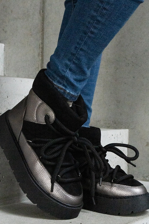 Schwarze pelzgefütterte... Schwarze pelzgefütterte...