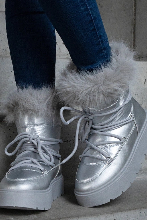 Silberne isolierte Schneestiefel mit...