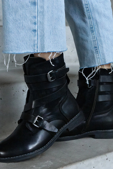 Schwarze gefütterte...