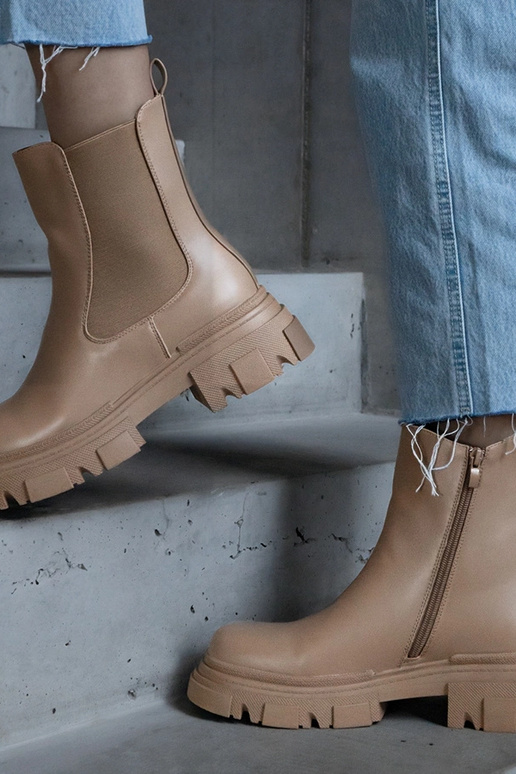 Beige warme Stiefeletten mit... Beige warme Stiefeletten mit...