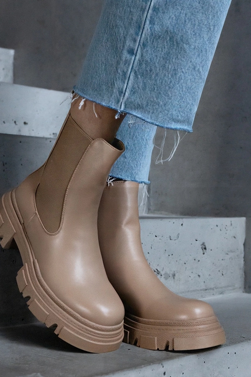 Beige warme Stiefeletten mit... Beige warme Stiefeletten mit...