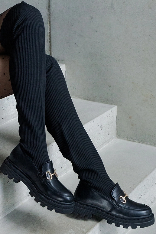 Schwarze Stiefel mit elastischem... Schwarze Stiefel mit elastischem...