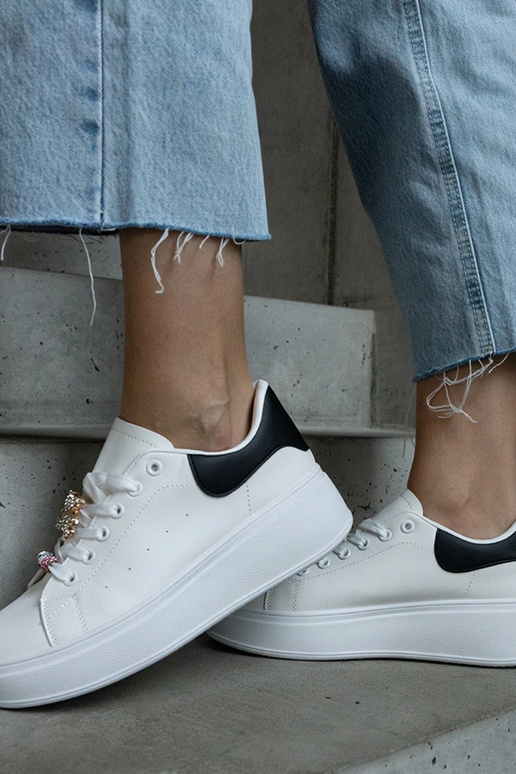 Weiße Plateau-Sneakers verziert mit... Weiße Plateau-Sneakers verziert mit...