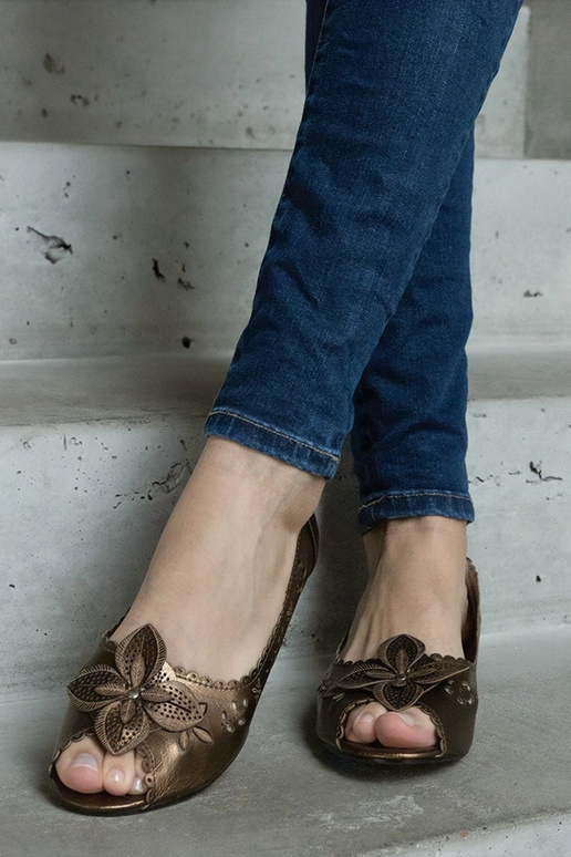 Braune Ballerinas mit offenem...