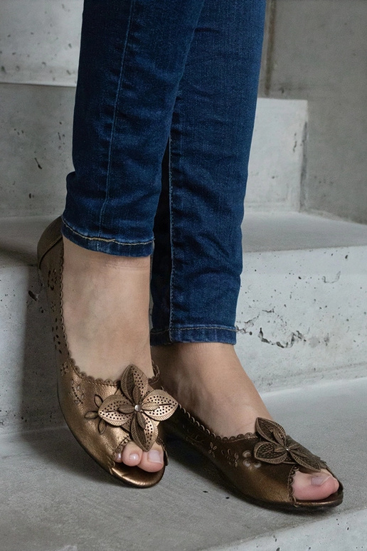 Braune Ballerinas mit offenem...