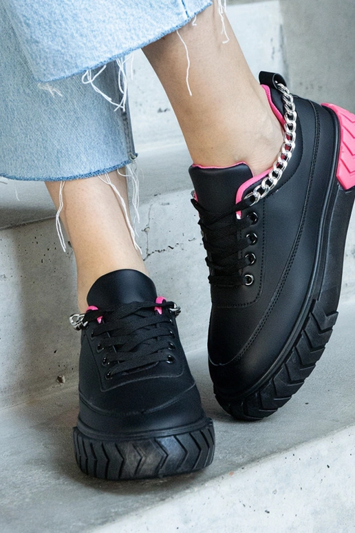 Schwarze Sneaker mit Kette Thilda Schwarze Sneaker mit Kette Thilda