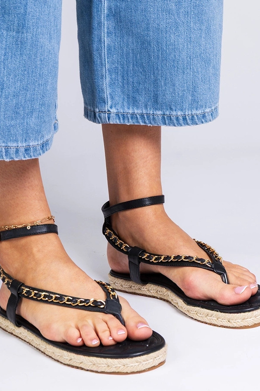 Schwarze Sandalen mit... Schwarze Sandalen mit...