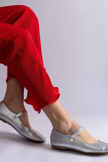 Silberne Ballerinas mit Lackspitze und Klettverschluss Jaures