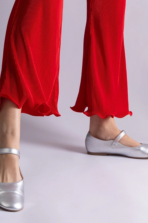 Silberne Ballerinas mit Lackspitze... Silberne Ballerinas mit Lackspitze...