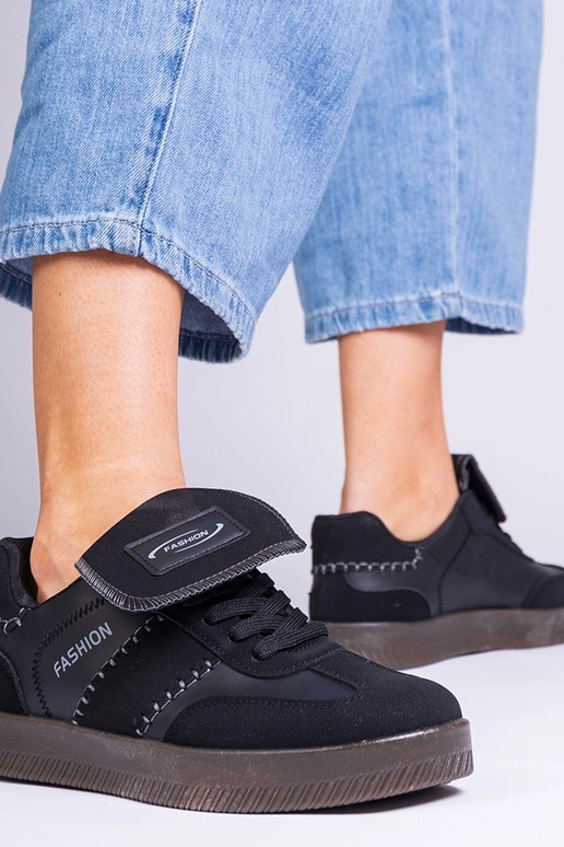 Schwarze Damen-Sneaker mit Nähten Puente Schwarze Damen-Sneaker mit Nähten Puente