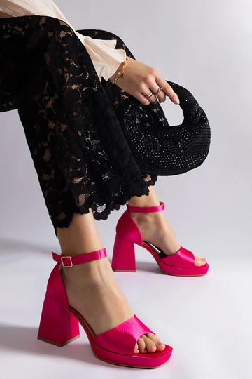 Saucedo – Rosa Sandalen aus...