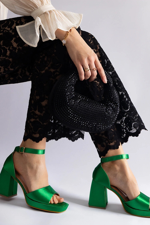 Grüne Satin-Sandalen mit dickem... Grüne Satin-Sandalen mit dickem...