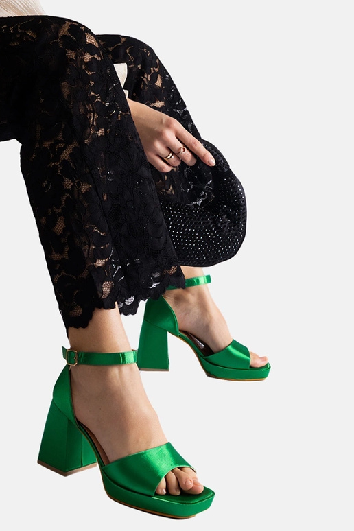 Grüne Satin-Sandalen mit dickem... Grüne Satin-Sandalen mit dickem...